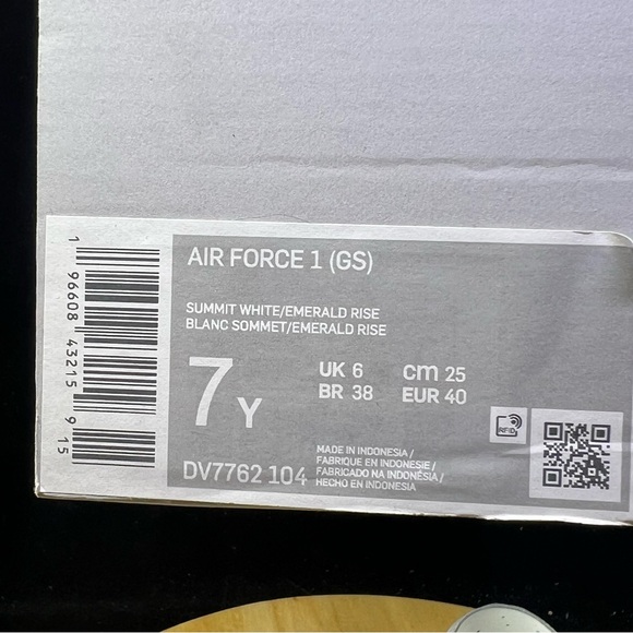 NEW Nike Air Force 1 Low White/Emerald Green DV7762 104 Women’s Sz 8.5/ Size 7Y - Picture 8 of 10